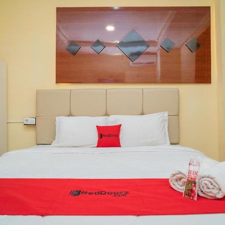Reddoorz Plus Syariah Near Pasar Turi Surabaya Kültér fotó