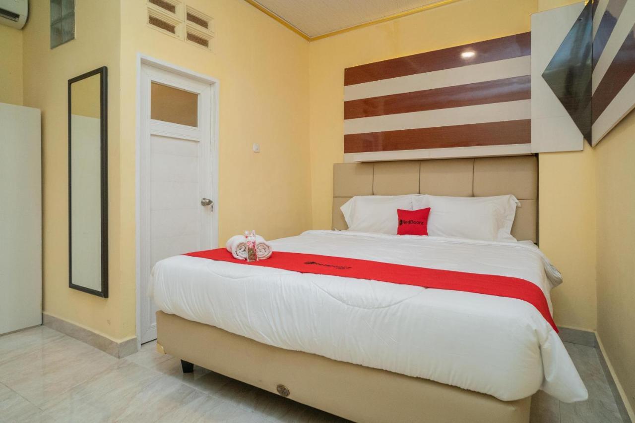 Reddoorz Plus Syariah Near Pasar Turi Surabaya Kültér fotó