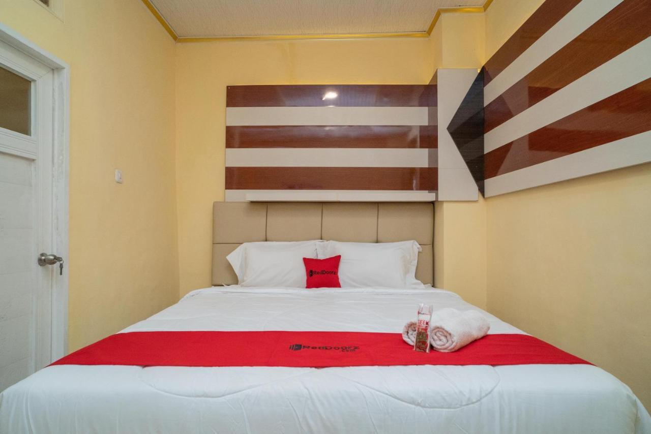 Reddoorz Plus Syariah Near Pasar Turi Surabaya Kültér fotó